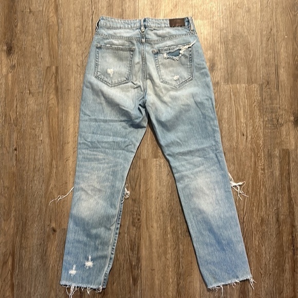HIDDEN DISTRESSED JEANS (SIZE 25) - Picture 2 of 11